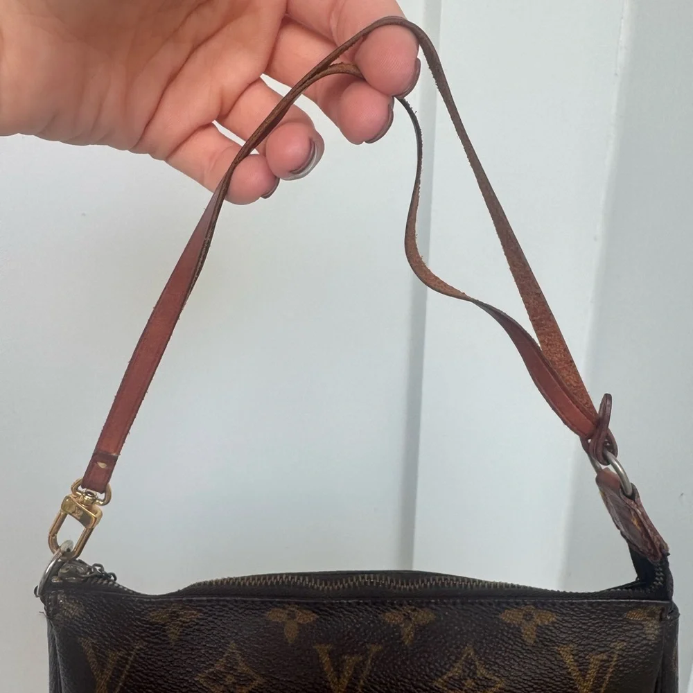 SOLD Vintage Louis Vuitton Monogram Pochette Accessoires with COA - Picture 12 of 15